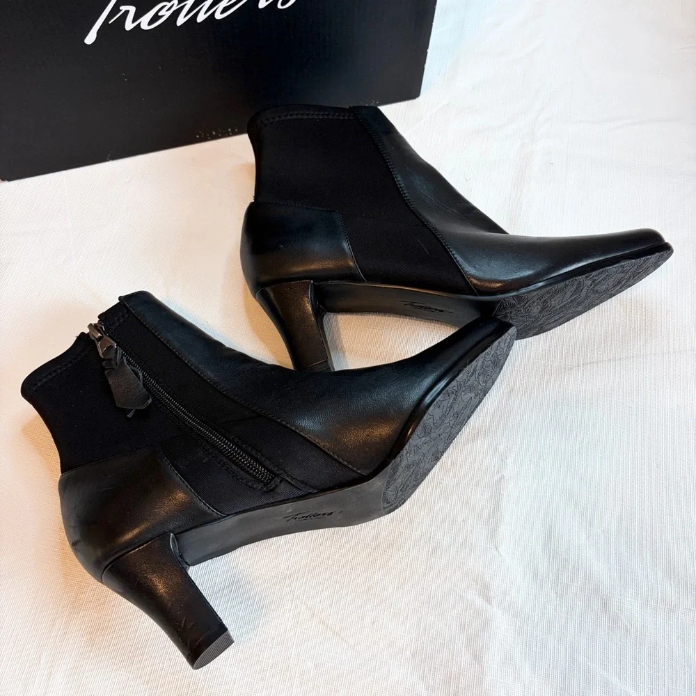 Trotters Black Leather Ankle Booties with Side Zip Detail